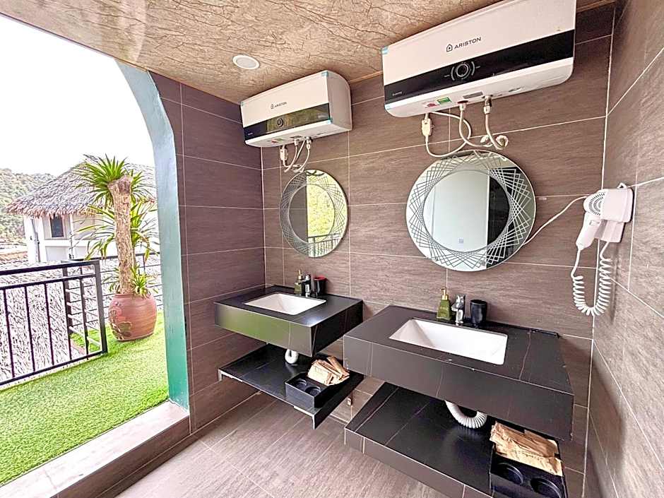 LePont Cat Ba Bungalow