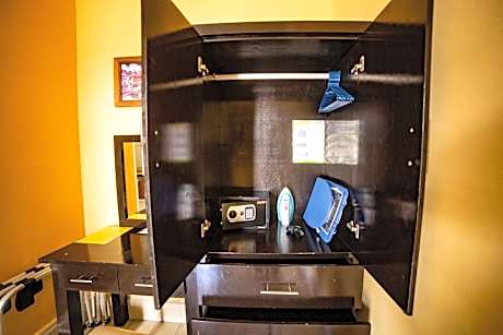 Deluxe Room - 1 King bed