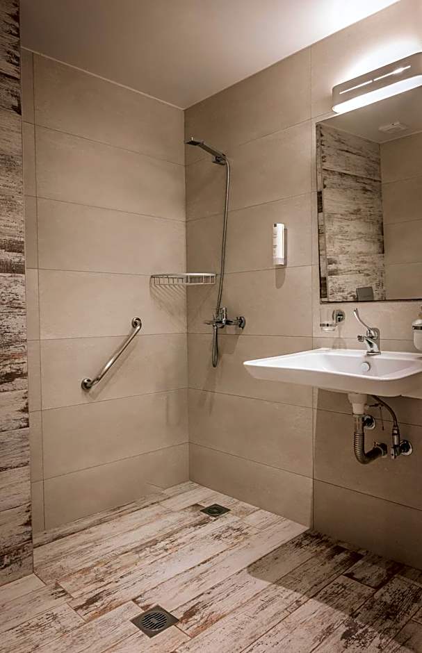 Elizabeth Queen Luxury Rooms