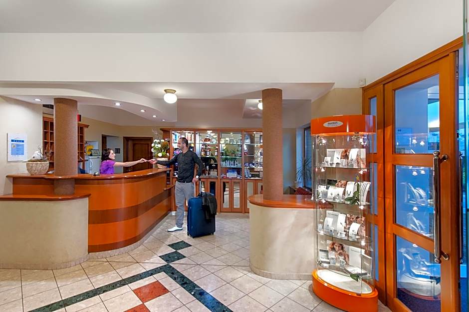 April hotel Panorama