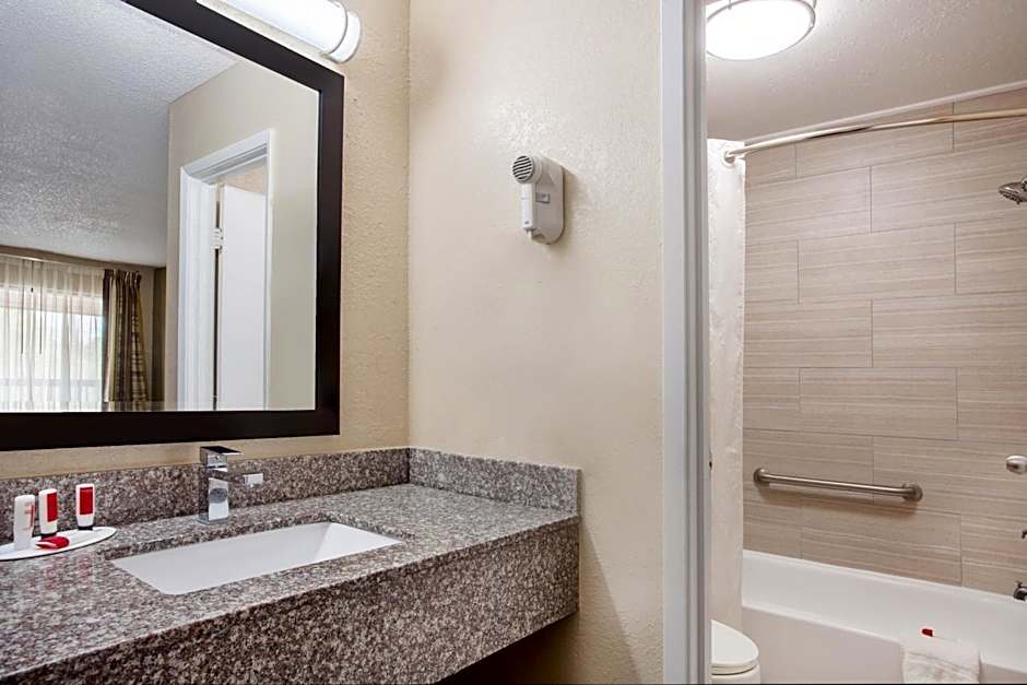 Baymont by Wyndham Lake City