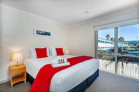 2 Bed/1 Bath Apartment