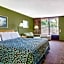 Days Inn by Wyndham Bradenton - Near the Gulf