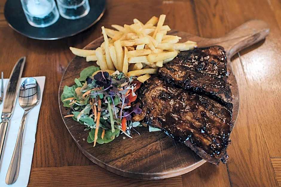 Makikihi Country Hotel