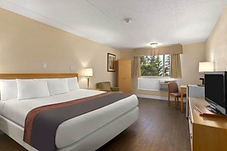 One-Bedroom King Suite - Non-Smoking