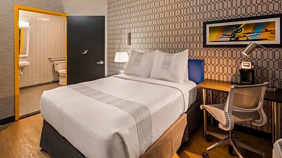 GLo Best Western Brooklyn NYC