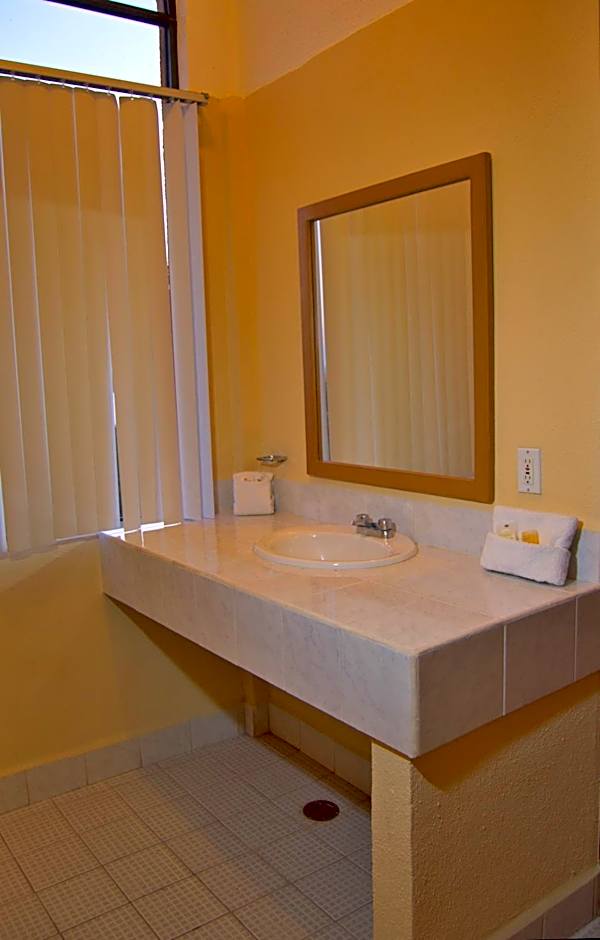 Sunrock Hotel & Suites