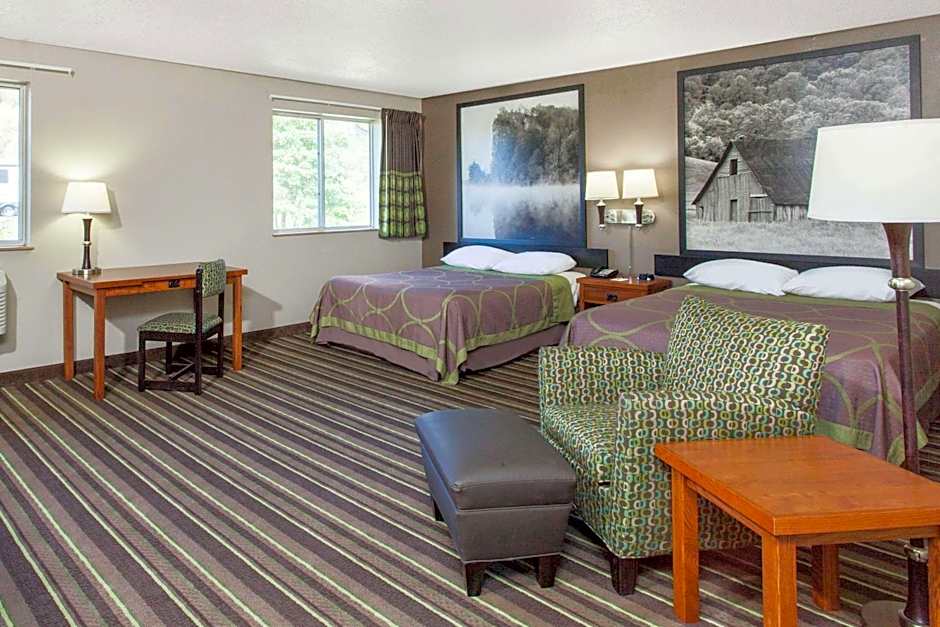 Super 8 by Wyndham Richlands/Claypool Hill Area