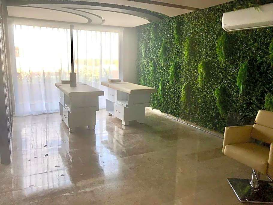 012 Modern Studio Luxurious Condo Wifi 100 Mb