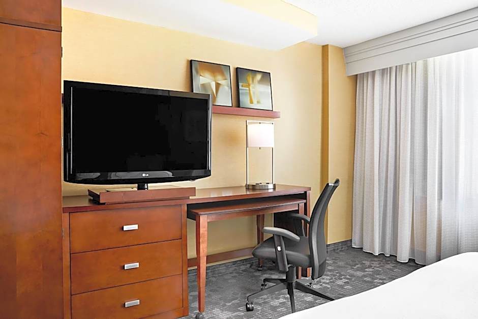 Courtyard by Marriott Newark Downtown