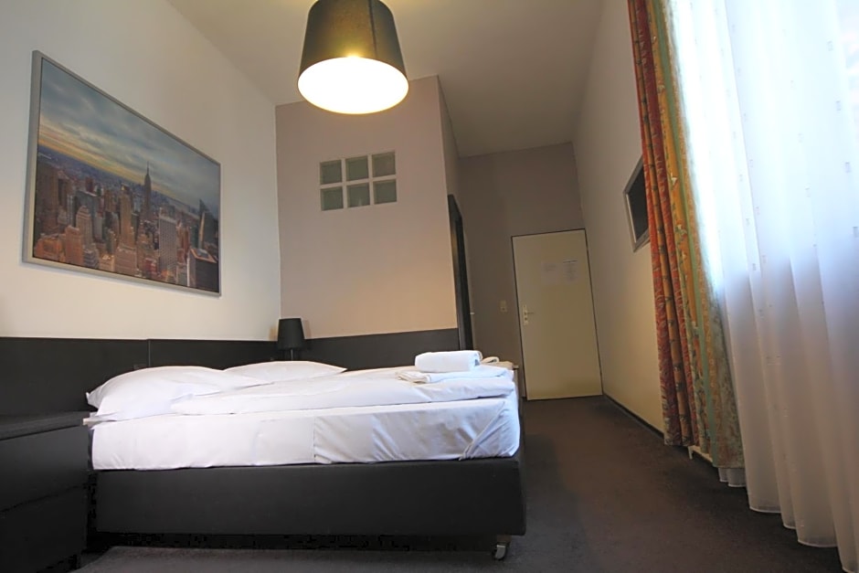 Carlton Hotel