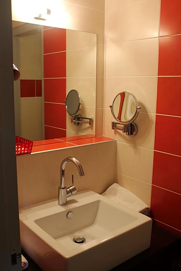 Logis Hotels- Auberge de la Tour - Hôtel et restaurant