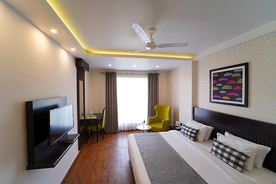 Photo 1 of 19 of Studio 1 King Bed with Sofabed