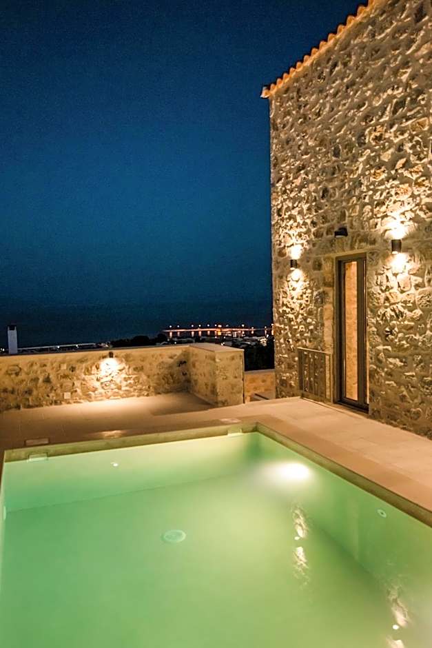 Mani Luxury Suites and Studios in Gytheio with Private Pools