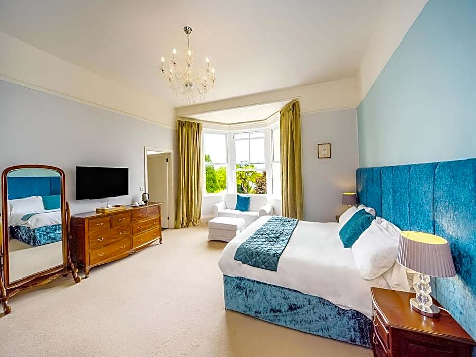 Crofton House Hotel