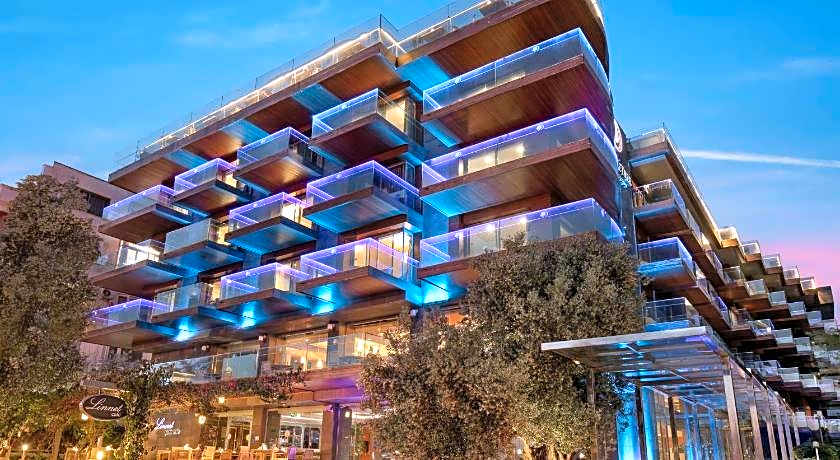 DoubleTree By Hilton Kusadasi