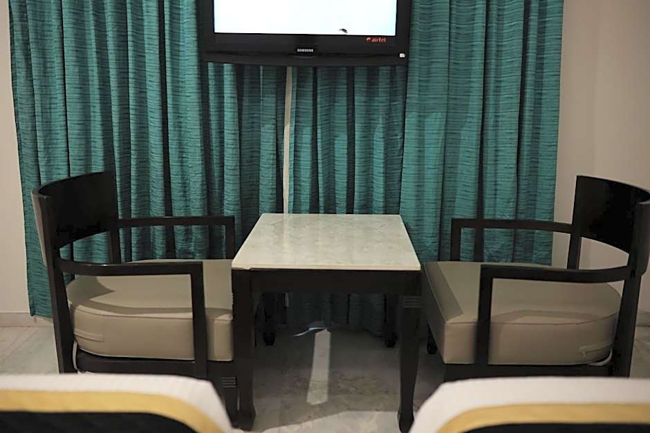 Hotel Saratharajans