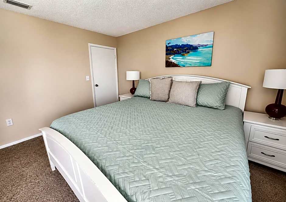 Siesta Key Beach - 2 Bedroom - 3 Beds - 3 Bathroom Duplex with Heated Swimming Pool
