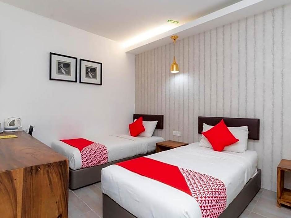 OYO 89355 Big Big Hotel