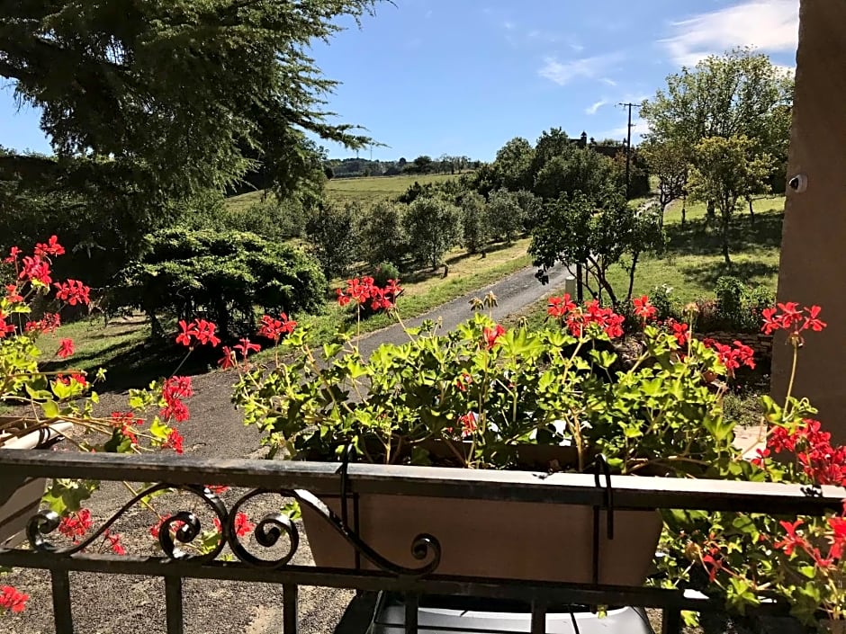 Les Cèdres du Linard, Chambres d'Hôtes B&B Near Lascaux, Montignac, Sarlat-la-Canéda, Dordogne