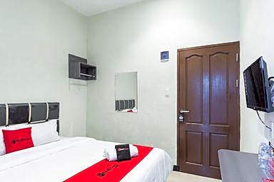 RedDoorz near Medan Amplas