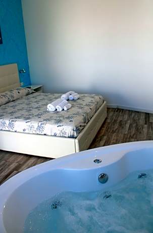 Queen Room with Spa Bath