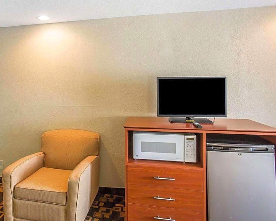 Quality Inn & Suites Mt. Juliet