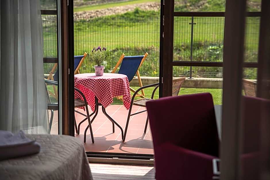 Flinski Sport X SPA, Boutique X Art