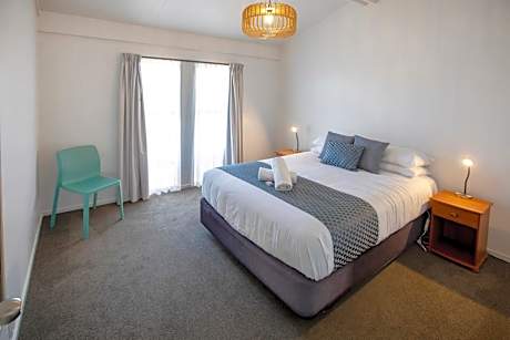 Classic Two-Bedroom Motel Sleeps 5