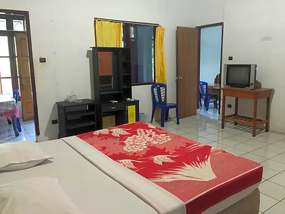 Photo 1 of 7 of Junior Suite, Pool View