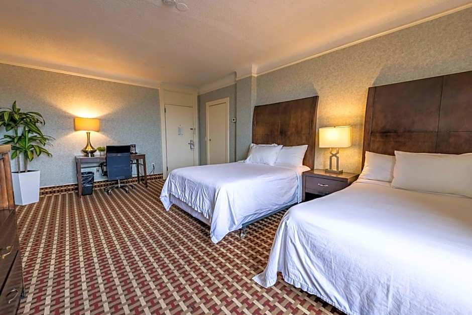 Prince Arthur Waterfront Hotel & Suites