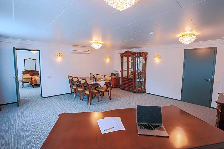 Photo 1 of 14 of Business Suite