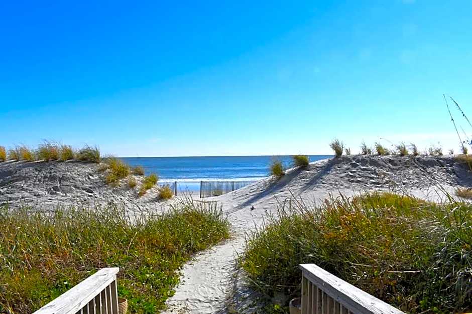 Oceanfront Views, Recently Renovated Kitchen,Pools