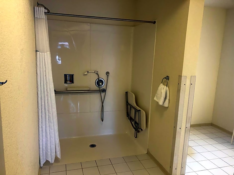 Super 8 by Wyndham Fort Bragg