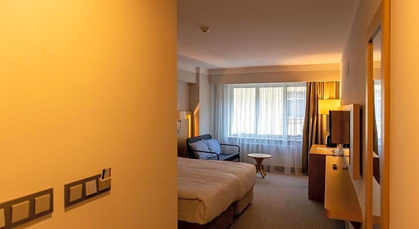 LOTUS PARK HOTEL