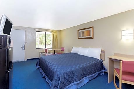 Accessible King Bed Non-Smoking