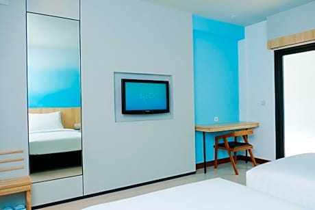 Deluxe Twin Room with Pool Access