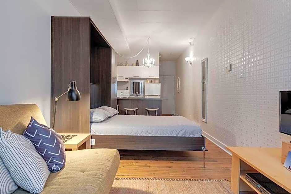 Initial / Aube / Québec