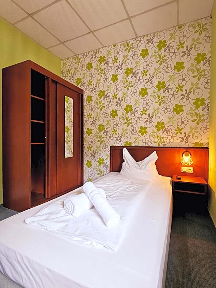 IKURA Hotel Self-check-in