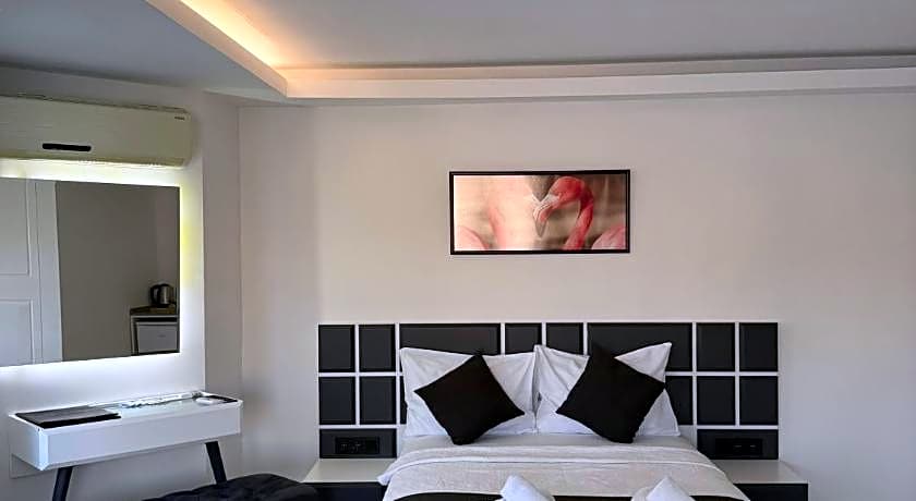 WB WEEKEND HOTEL AND SUITES