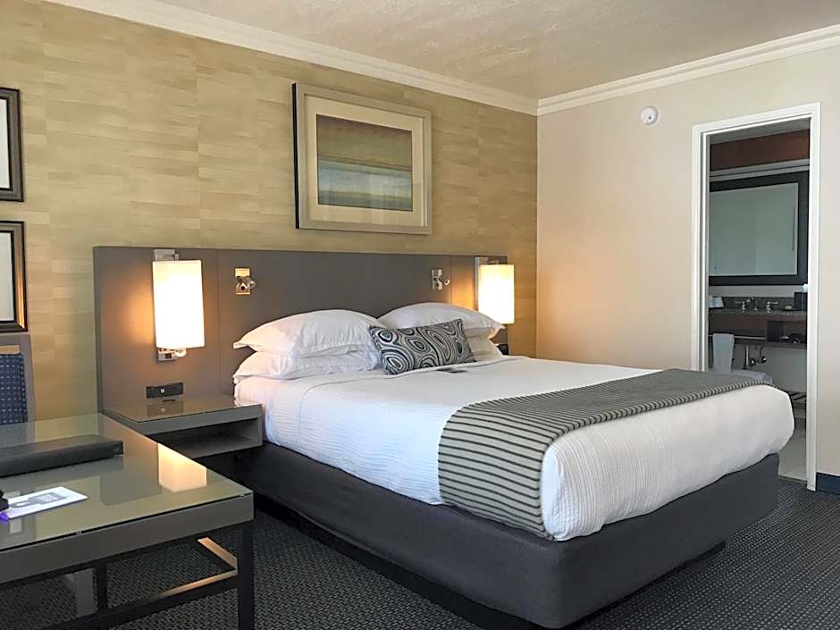 West Beach Inn, a Coast Hotel