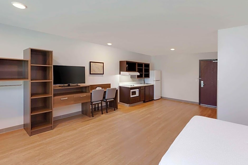 WoodSpring Suites Bakersfield