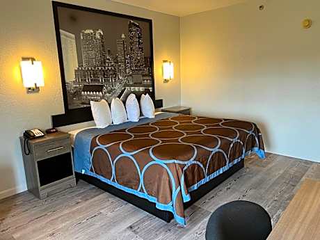 King Room - Mobility Access/Non-Smoking