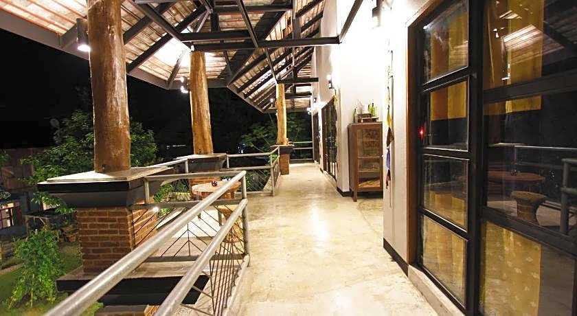 Above The Sea Boutique Hotel