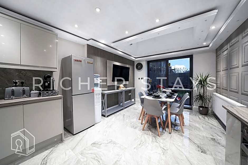 Hackney Suites - En-suite rooms & amenities