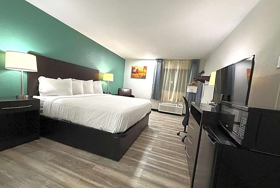 Baymont Inn & Suites by Wyndham Newton IA