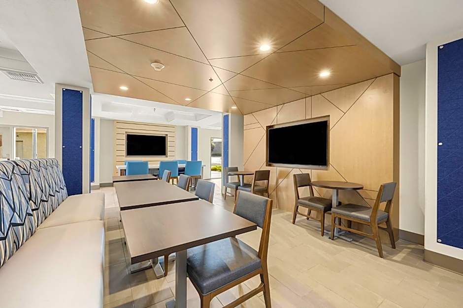 Holiday Inn Express Hotel & Suites Lincoln-Roseville Area By IHG