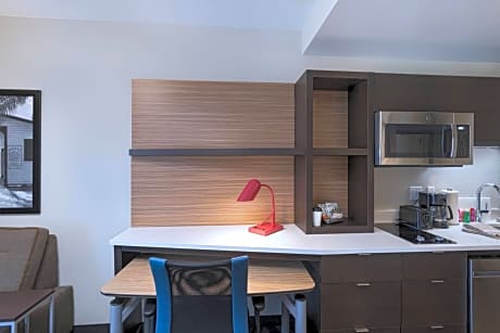 1 Bedroom Suite, 1 Queen, Sofa bed