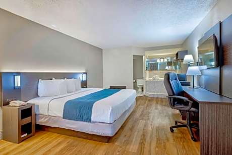 King Room with Spa Bath - Non-Smoking