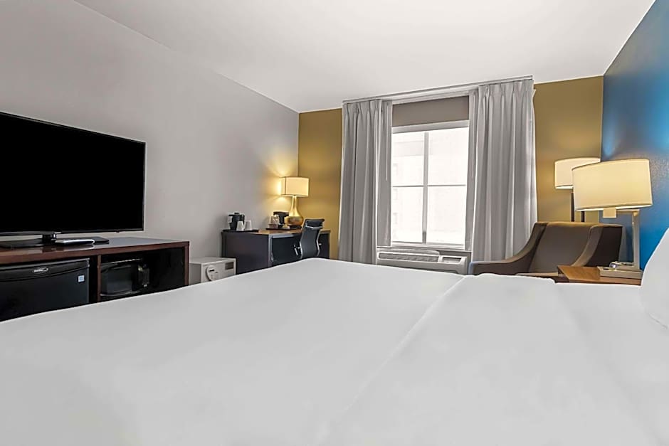 Comfort Inn & Suites near Tinley Park Amphitheater